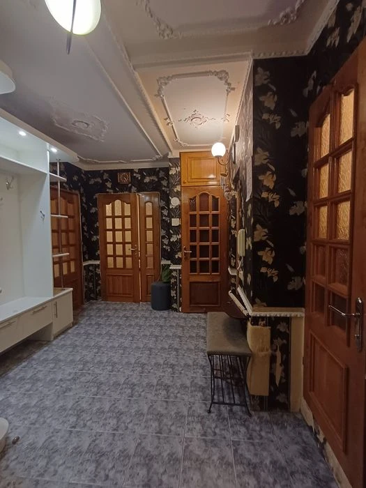 Продам 3х.комнатную на Ак.Королева  рядом Южный рынок. Отлич