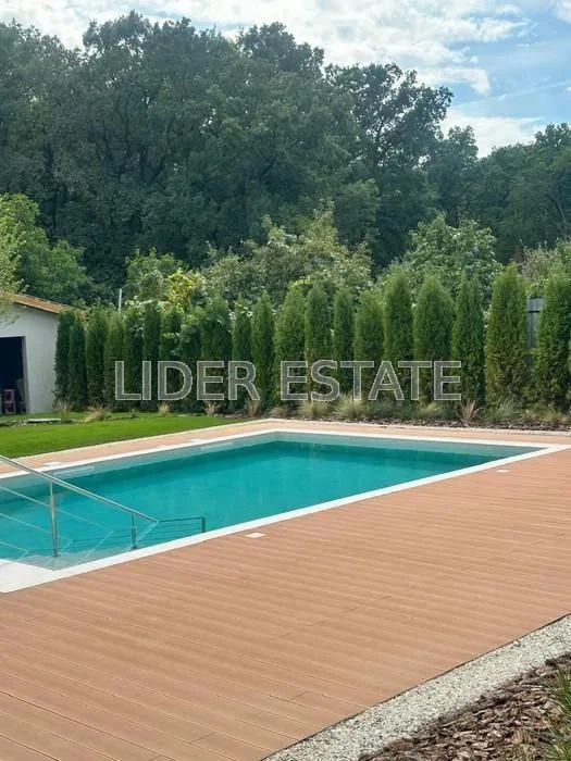 Продається таунхаус у м. Ужгород: 3 кімнати, 148.2 м², 2 сот