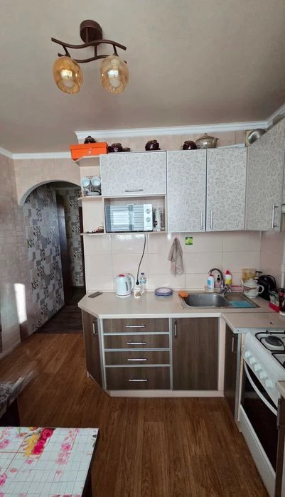 Продам квариру метро Индустриальная