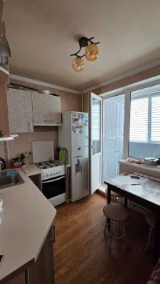 Продам квариру метро Индустриальная