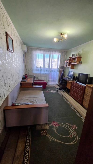 Продам квариру метро Индустриальная
