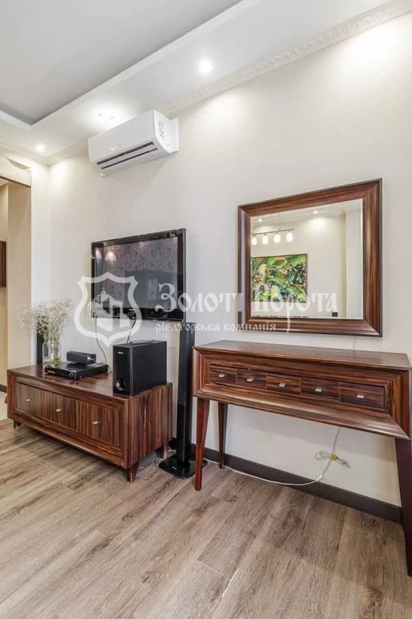Продаж 2-кімнатної квартири 70 м², Жилянська вул., 59
