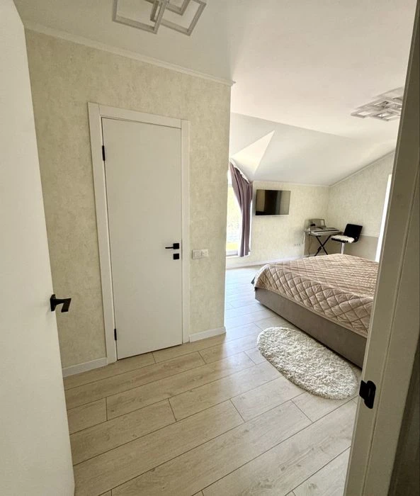 Продам котедж на Південно Захід