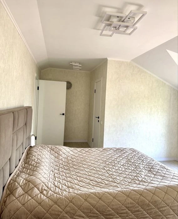 Продам котедж на Південно Захід