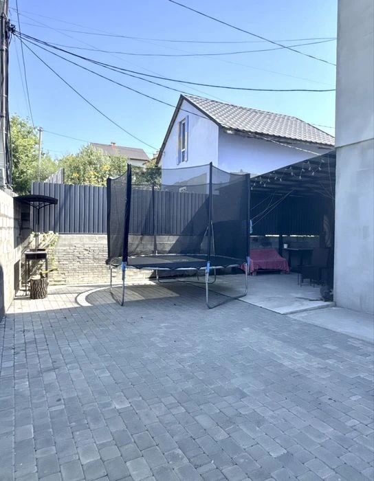 Продам котедж на Південно Захід