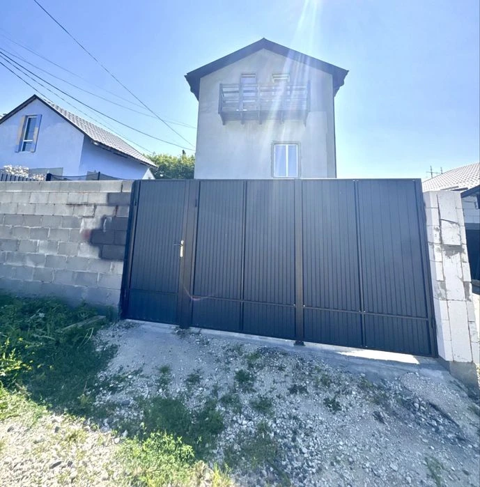 Продам котедж на Південно Захід