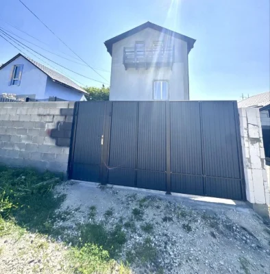 Продам котедж на Південно Захід