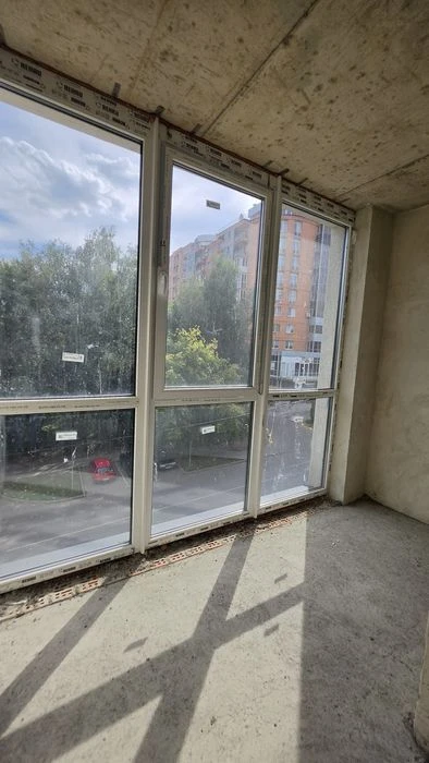 Продаж 3к.кв  на Рівненській в зданому будинку