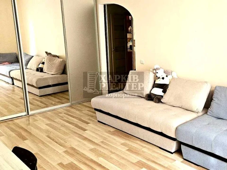 Apartment. Kharkiv, Traktorostudivnyky Ave.