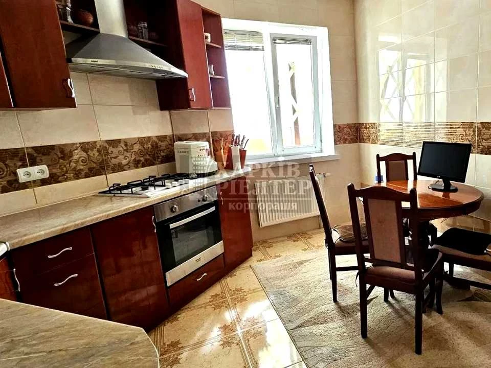 Apartment. Kharkiv, Traktorostudivnyky Ave.