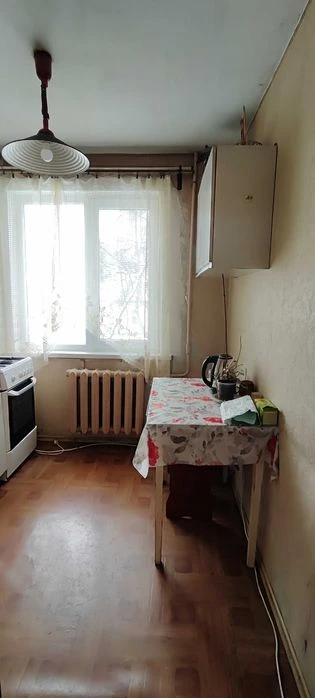 Продається двокімнатна квартира в центрі міста.Кімнати розді