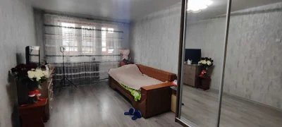 Продається двокімнатна квартира в центрі міста.Кімнати розді