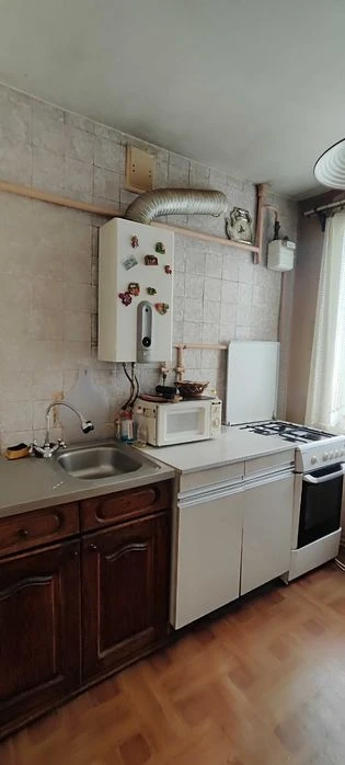 Продається двокімнатна квартира в центрі міста.Кімнати розді
