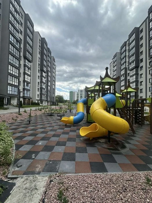Продається 3 кім квартира у новобудові вул Роксоляни