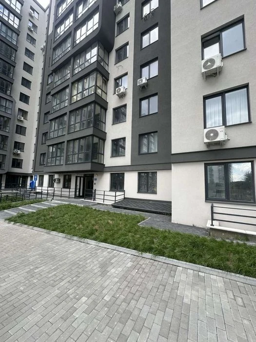 Продається 3 кім квартира у новобудові вул Роксоляни