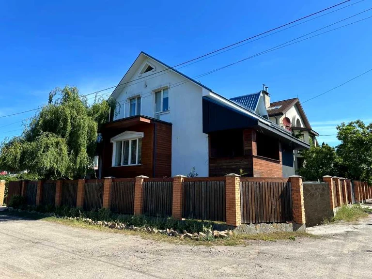 Будинок. Київ, 81-ша Садова вул.