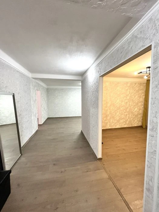 Продаж 3 кімнаної квартири Малий ринок