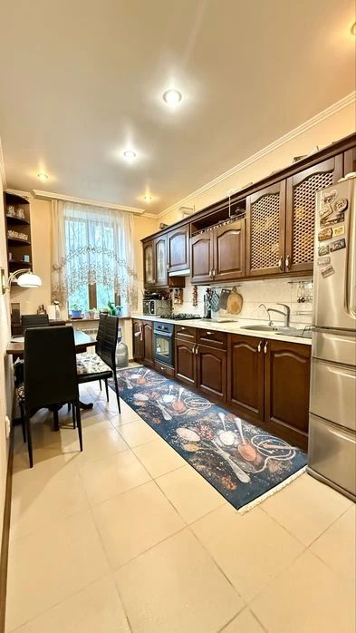 Продам 3-комн. квартиру 72 кв.м. в районе Малого рынка