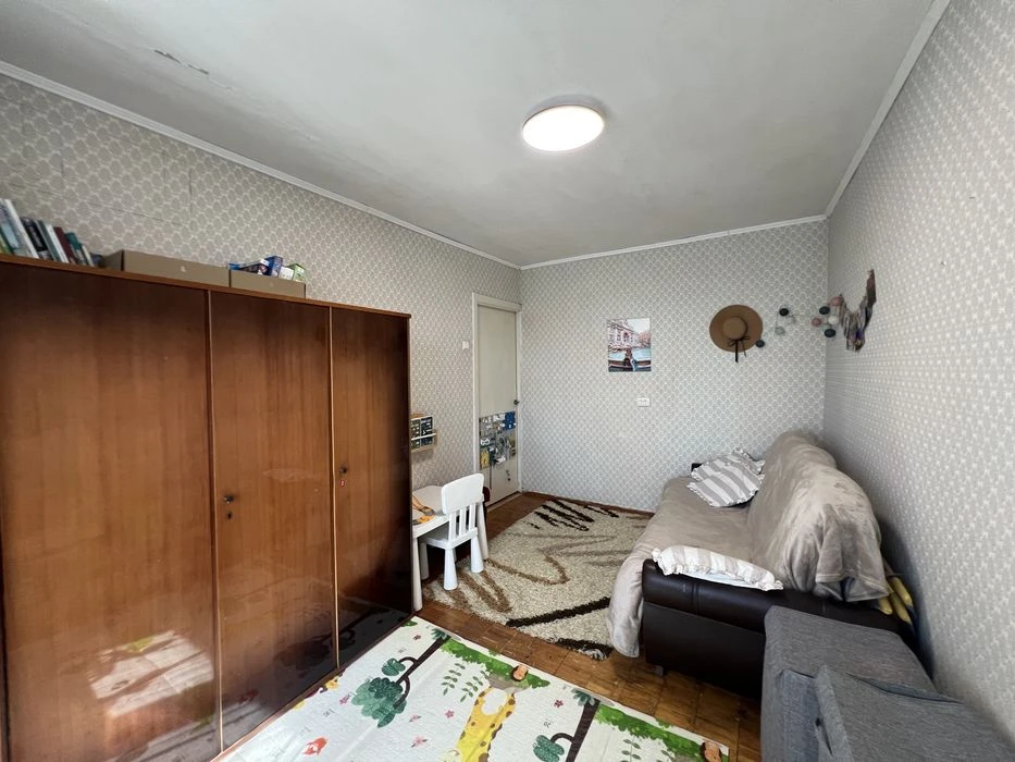 Продаж 2-х кімнатноі квартири з панорамними балконами.
