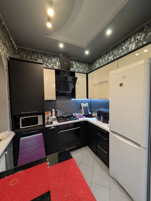Продаж великої 1 кім квартири в центрі
