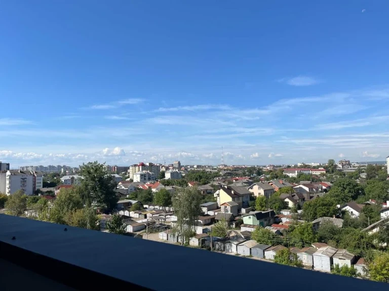 Продаю видову 2 кімн квартиру р-н Хоткевича