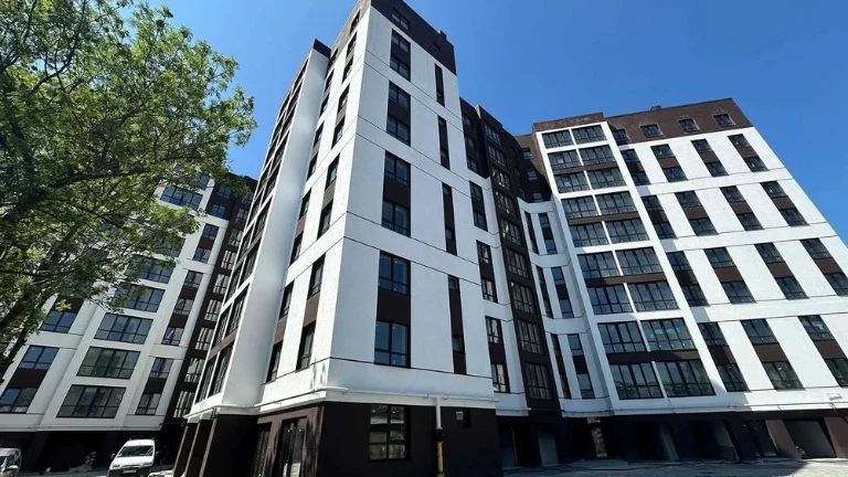 Продаж 2кім. квартири в центрі. 3 поверх!