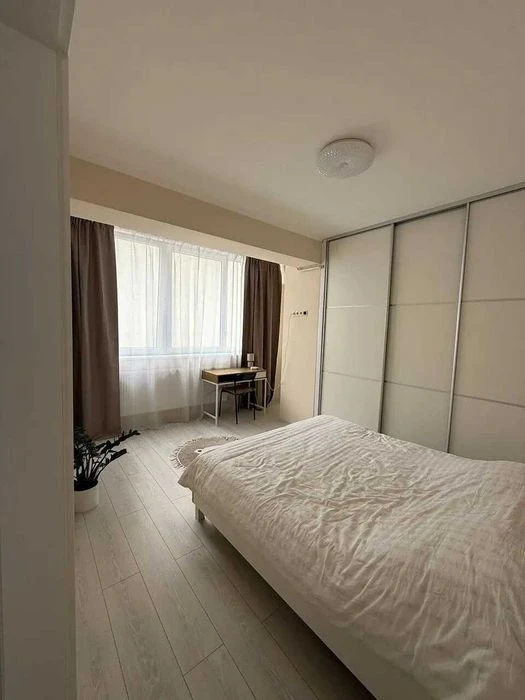 Продаж 2к квартири+комори з ремонтом в центрі