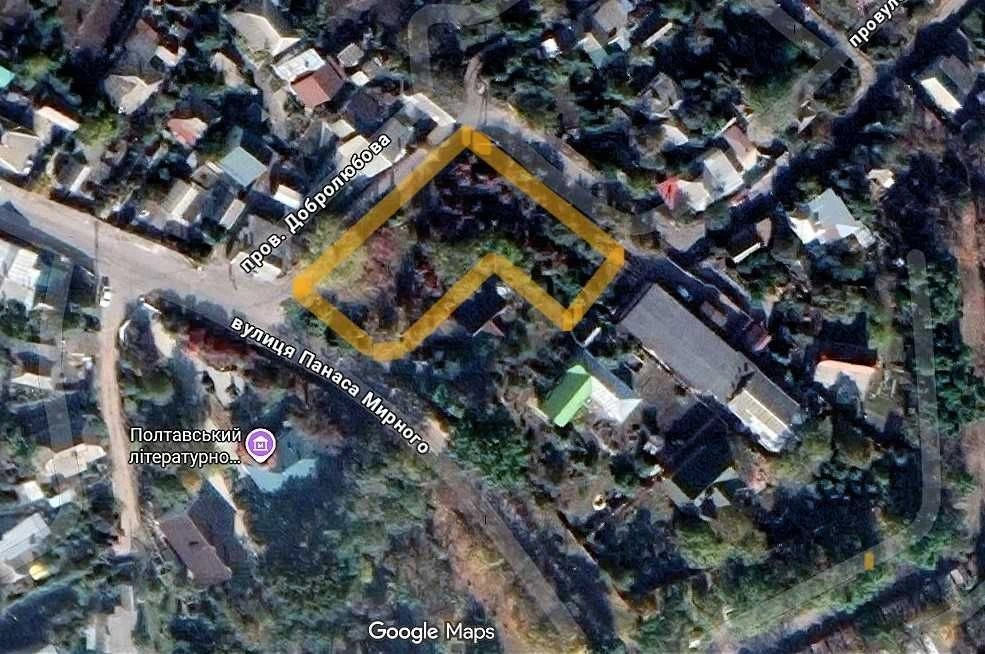 Велика земельна ділянка на Панаса Мирного.