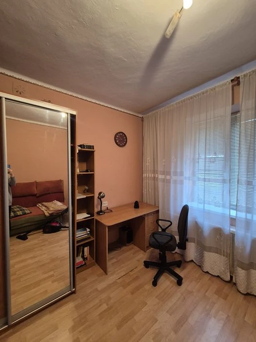 Продається будинок в р-ні площі Лаборца