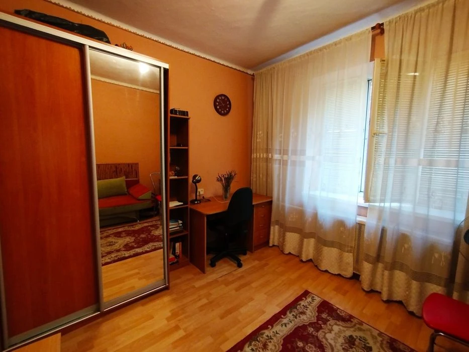 Продається будинок в р-ні площі Лаборца