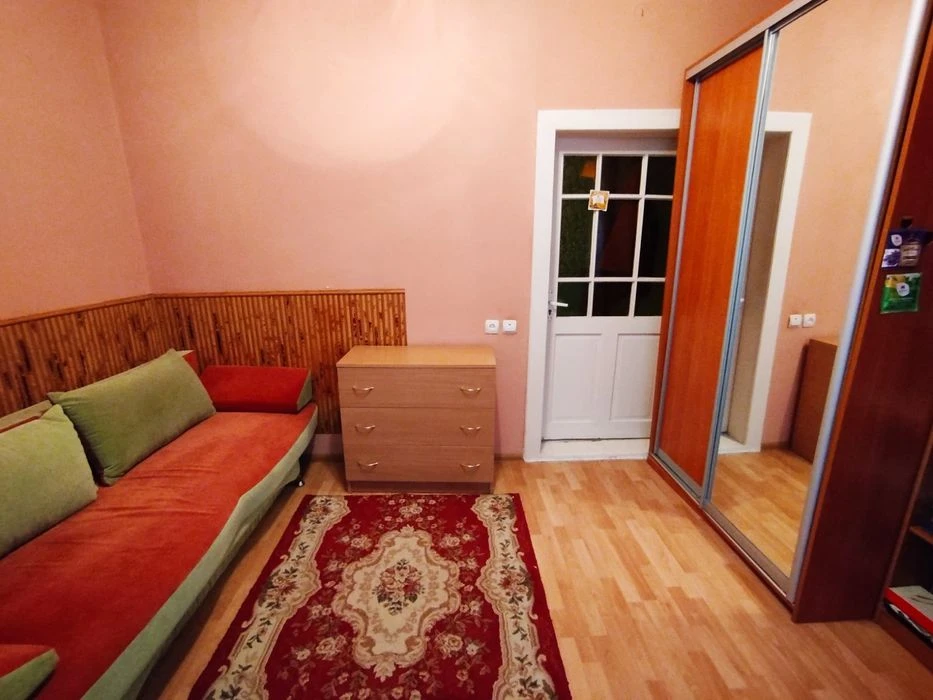 Продається будинок в р-ні площі Лаборца