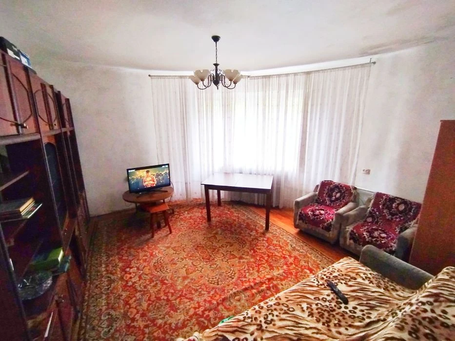 Продається будинок в р-ні площі Лаборца