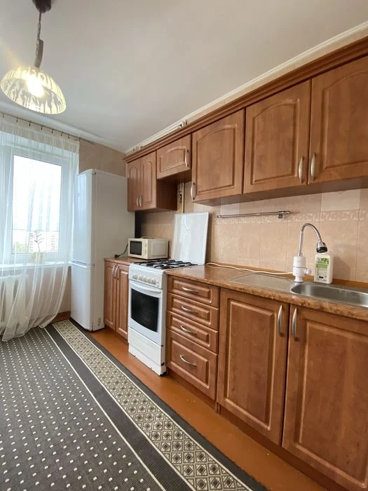 Продам 3 кімнатну кввртиру по вул. Вербова