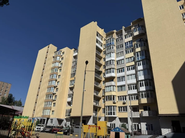 Двохкімнатна квартира в ЖК Олімп.80 метрів,6 поверх.