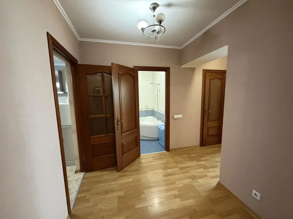 Продаж гарної 3-ки вул Соборна, закритий двір, автономне опл
