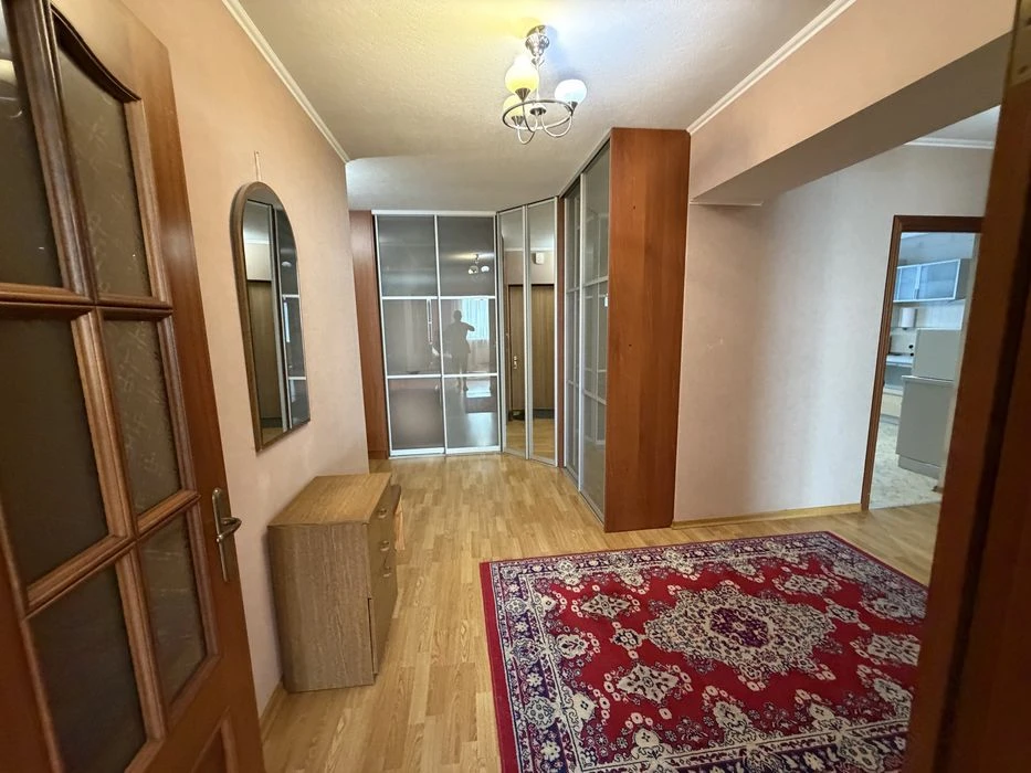 Продаж гарної 3-ки вул Соборна, закритий двір, автономне опл