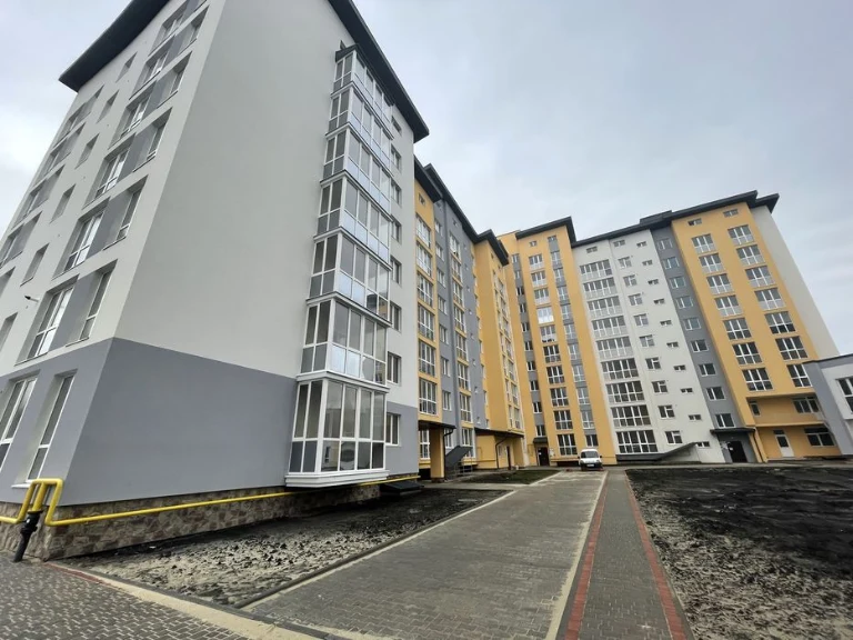 Продаж трикімнатної квартири в новобудові