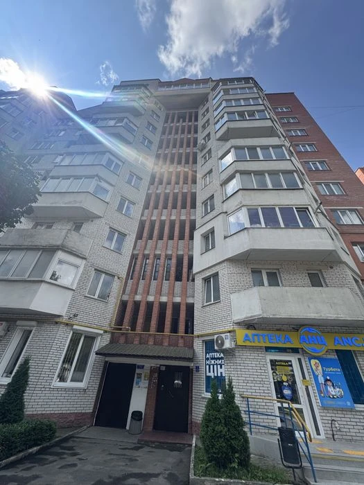 Терміновий продаж 3 кімнатноі квартири на Злуки