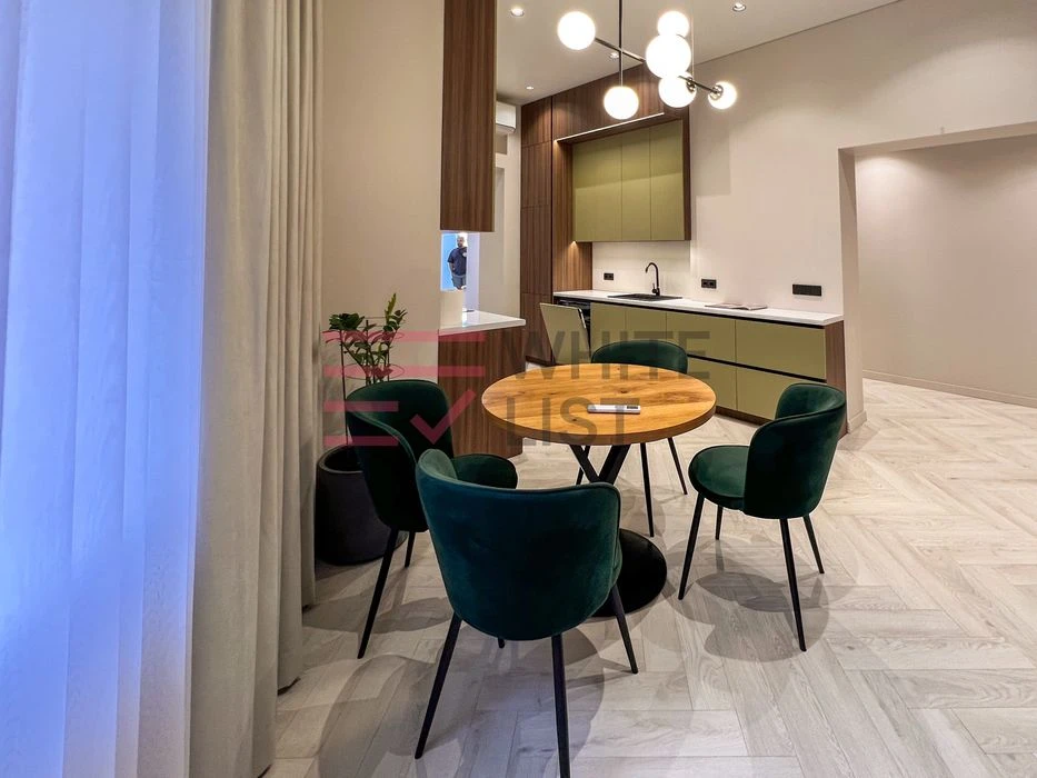 Продаж 2-кім. квартири 66 м.кв., в. Доброго