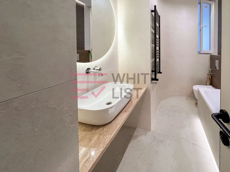 Продаж 2-кім. квартири 66 м.кв., в. Доброго