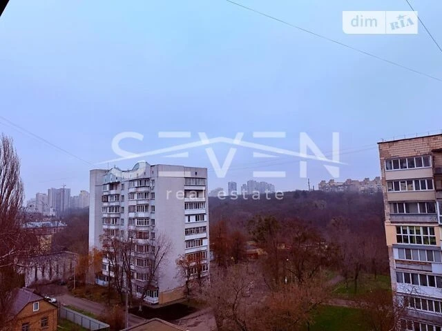 Довготривала оренда 2к квартири на вул. Зеленого Клина 11 •