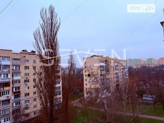 Довготривала оренда 2к квартири на вул. Зеленого Клина 11 •