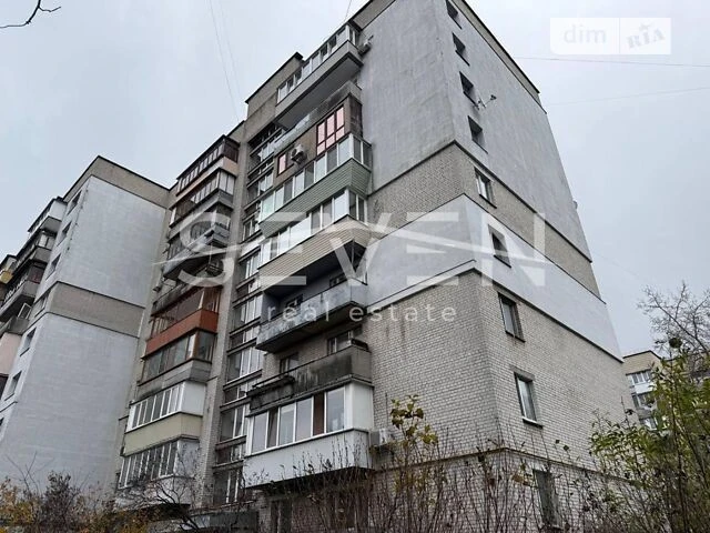 Довготривала оренда 2к квартири на вул. Зеленого Клина 11 •