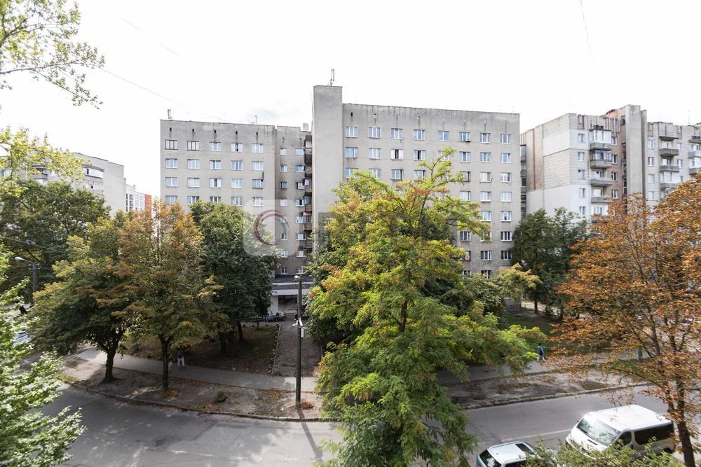 Продаж 3 к. квартири по вул. Золота. Без комісії.