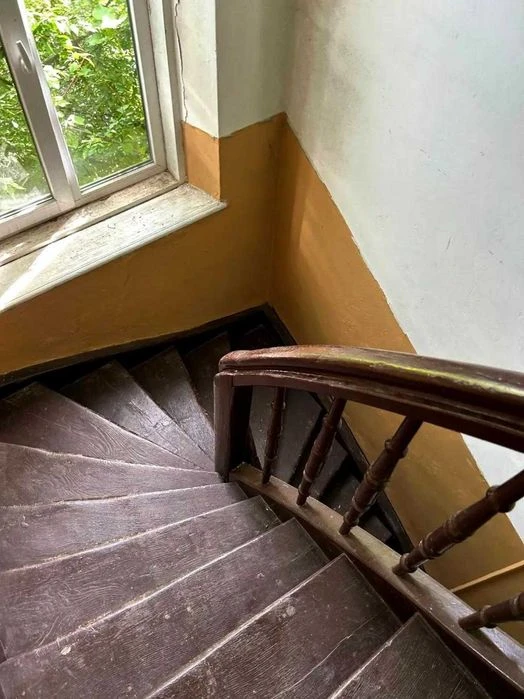 Простора 2-кімнатна квартира площею 95 м² в Історичному цент