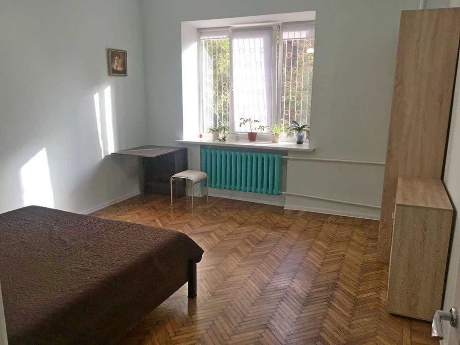 Продам 3к.сталинку,ремонт,ж\б,2\5,пл.67м2,м.Университет,ул.К