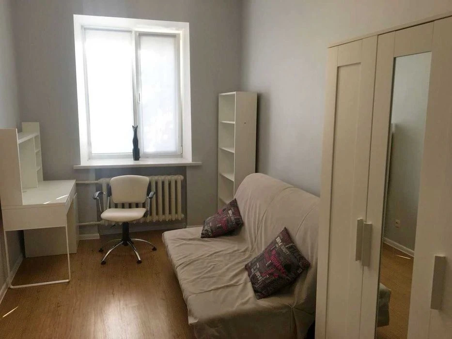 Продам 3к.сталинку,ремонт,ж\б,2\5,пл.67м2,м.Университет,ул.К