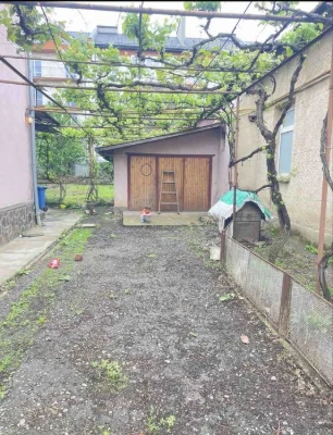 Будинок 5 к в Ужгороді.