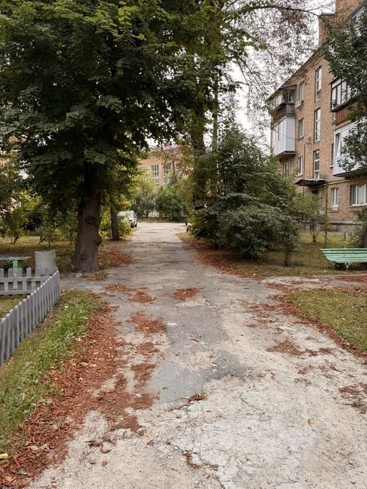 Продаж 2-кімнатну біля метро Святошин 500 метрів, 3 поверх,