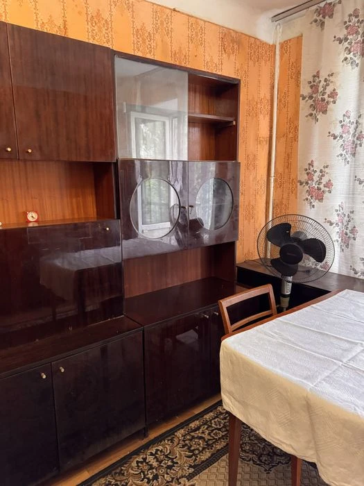Продаж 2-кімнатну біля метро Святошин 500 метрів, 3 поверх,